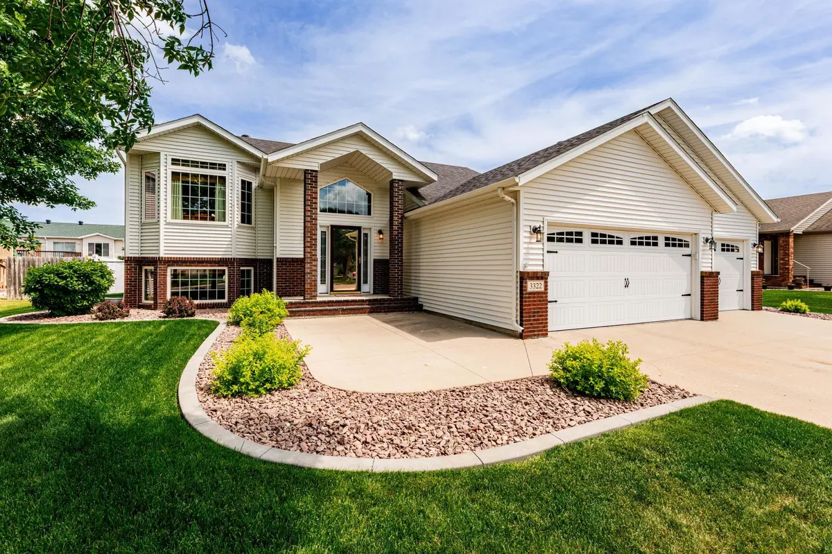 3322 Jackson ST S, Fargo, ND 58104