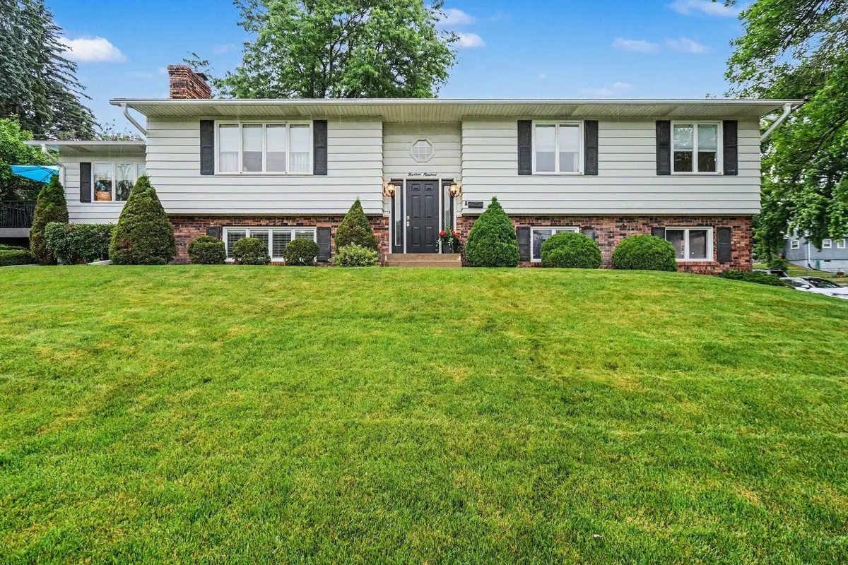 1400 4th ST S, South Saint Paul, MN 55075