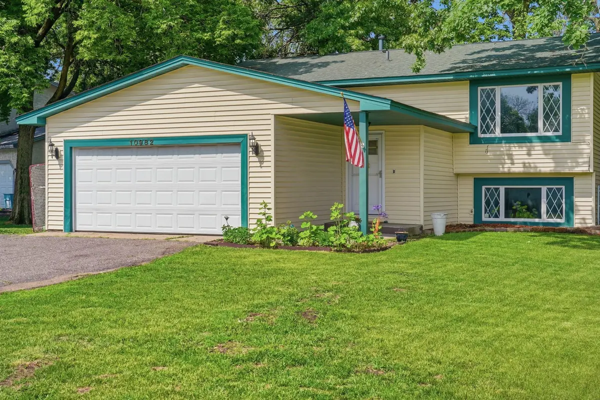 10982 Robinson DR NW, Coon Rapids, MN 55433