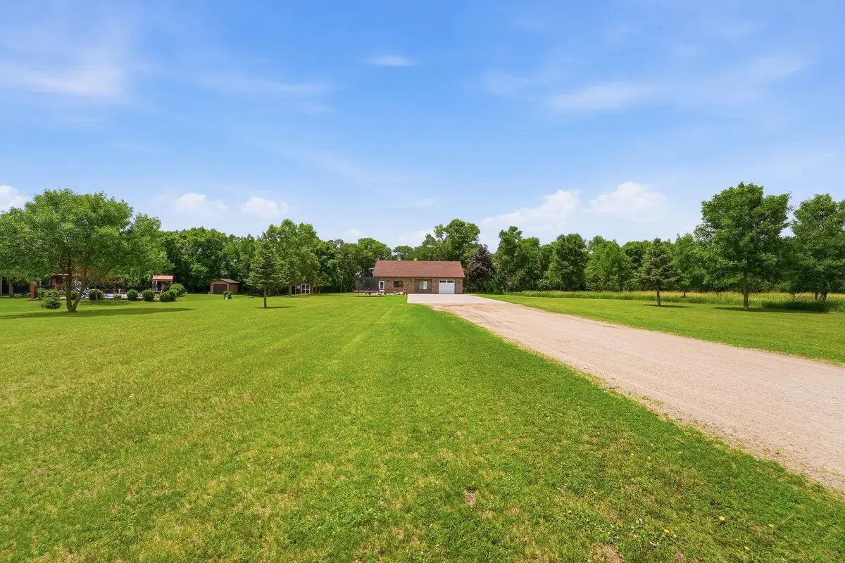 8666 Riverwood CIR N, New London, MN 56273