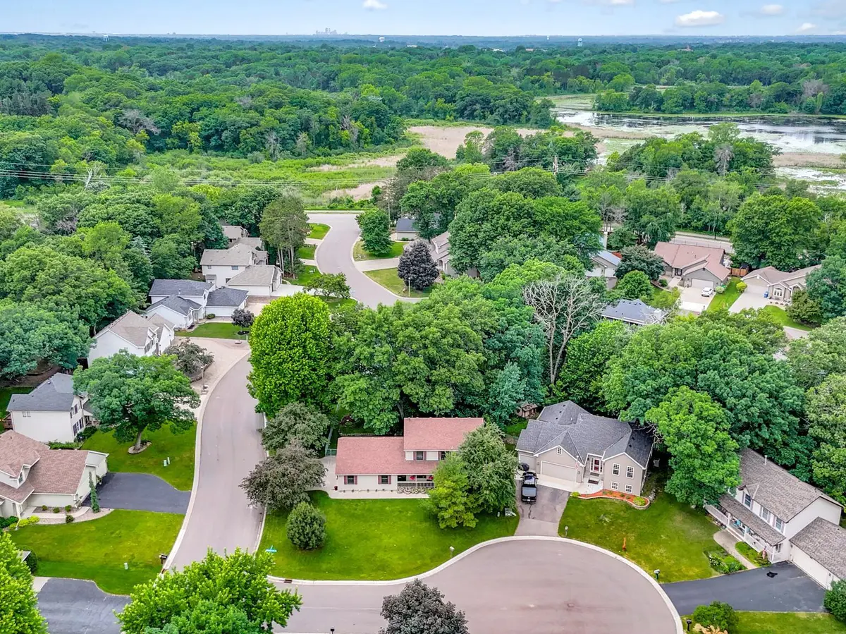 7038 46th ST N, Oakdale, MN 55128