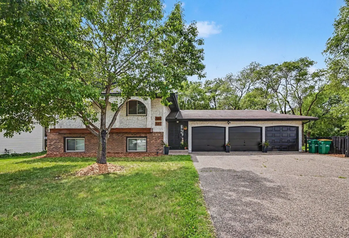 5301 Edgewood DR, Mounds View, MN 55112