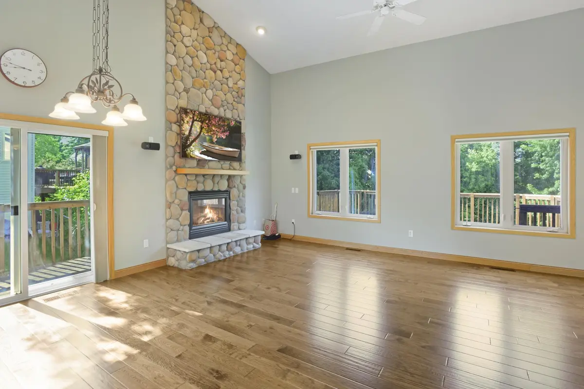 6926 Taylor DR, Savage, MN 55378