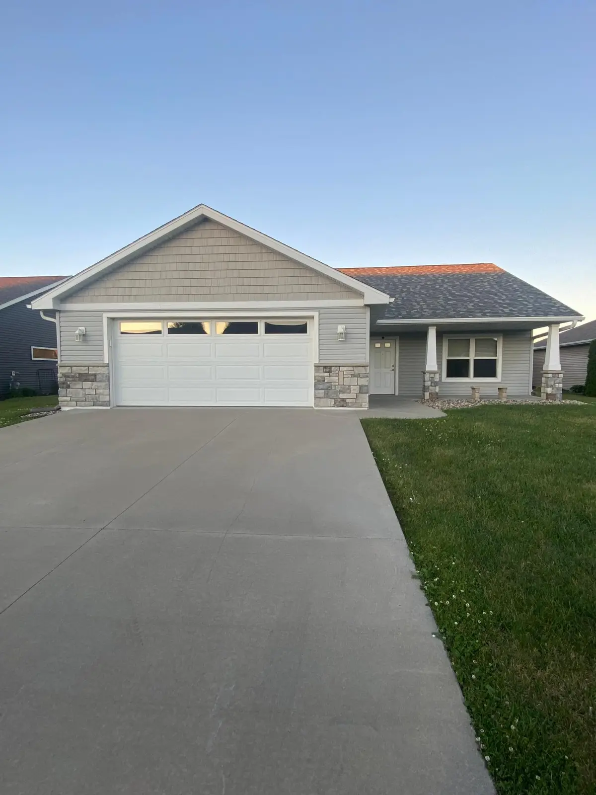 8 Abbey LN, Kasson, MN 55944