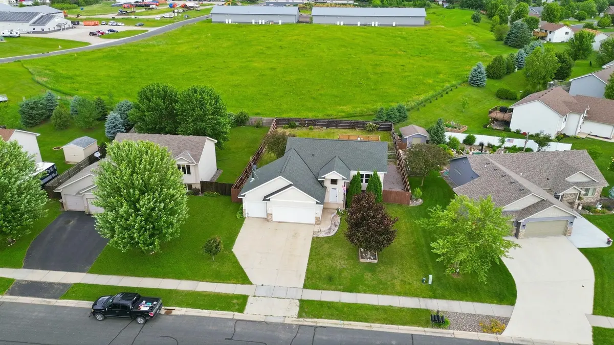 808 Cologne LN, Waverly, MN 55390