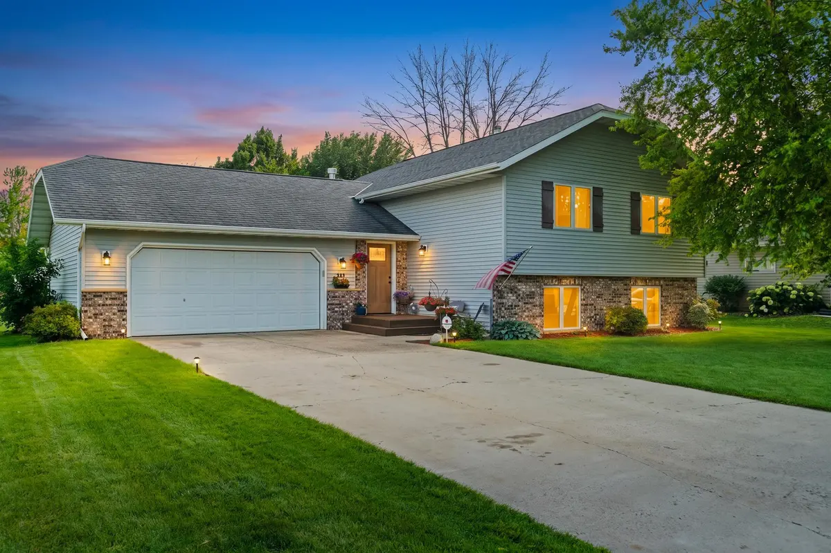 543 Morning DR, Owatonna, MN 55060