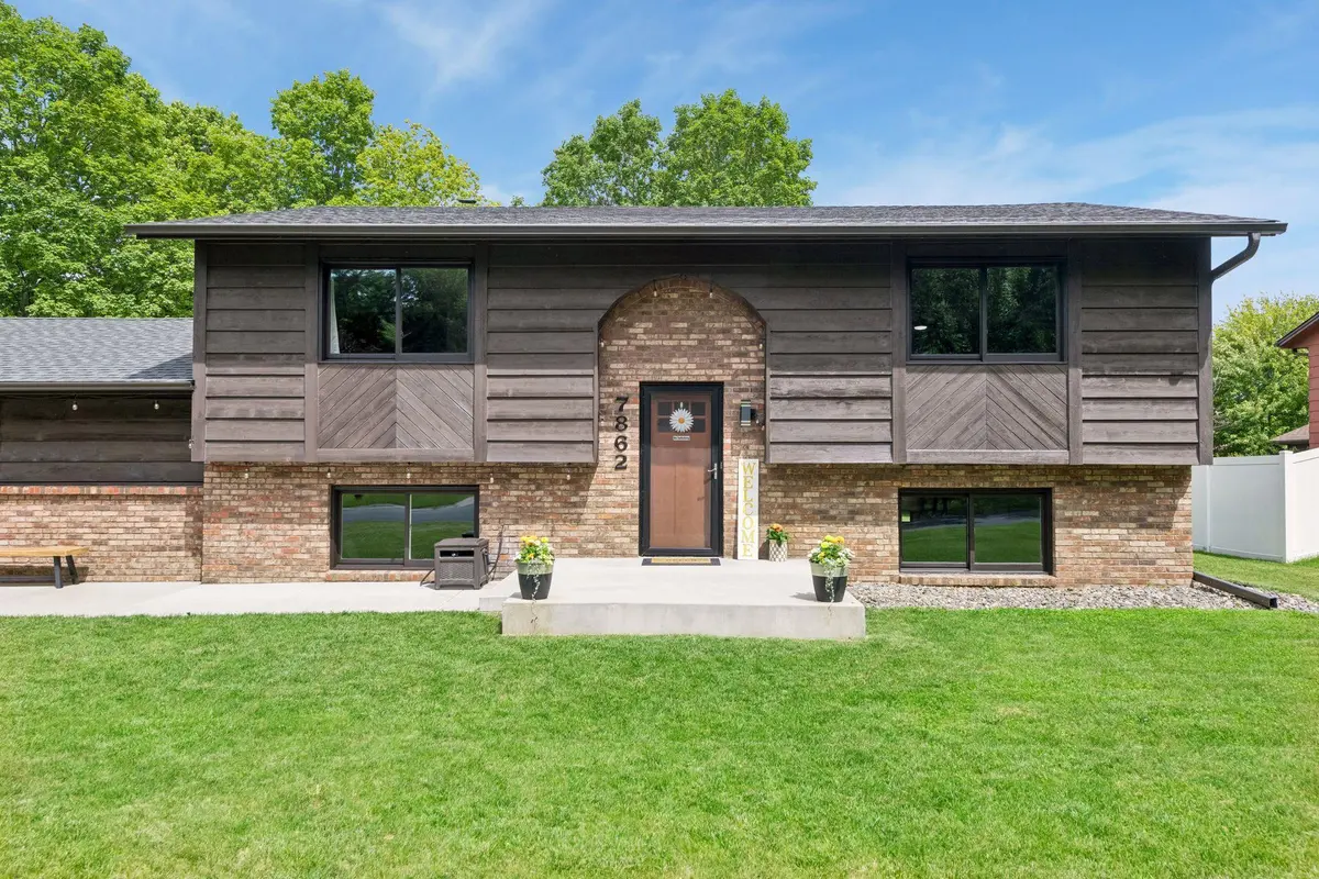 7862 Polaris LN N, Maple Grove, MN 55311