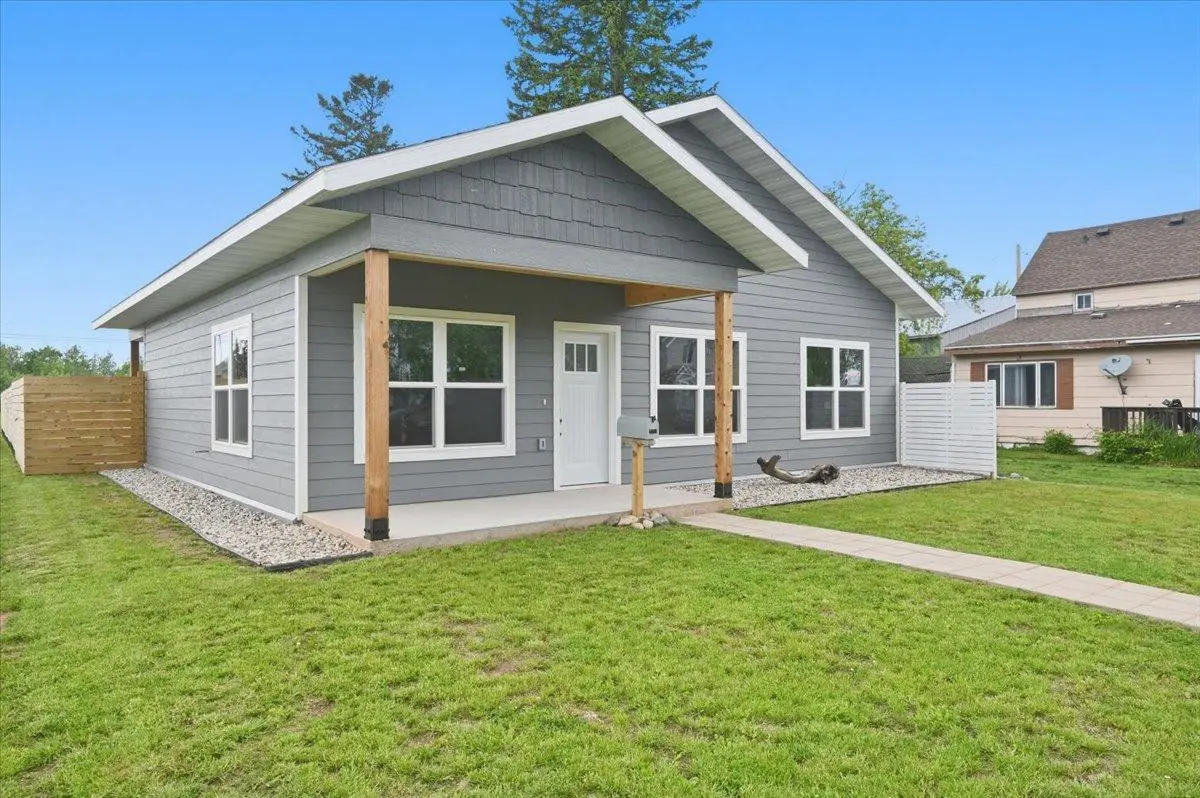 2213 Oakes AVE, Superior, WI 54880