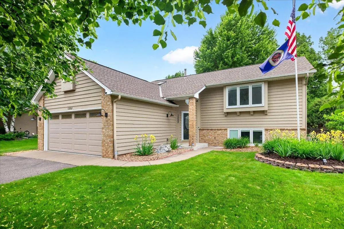 1222 Saddlebrook LN, Woodbury, MN 55125