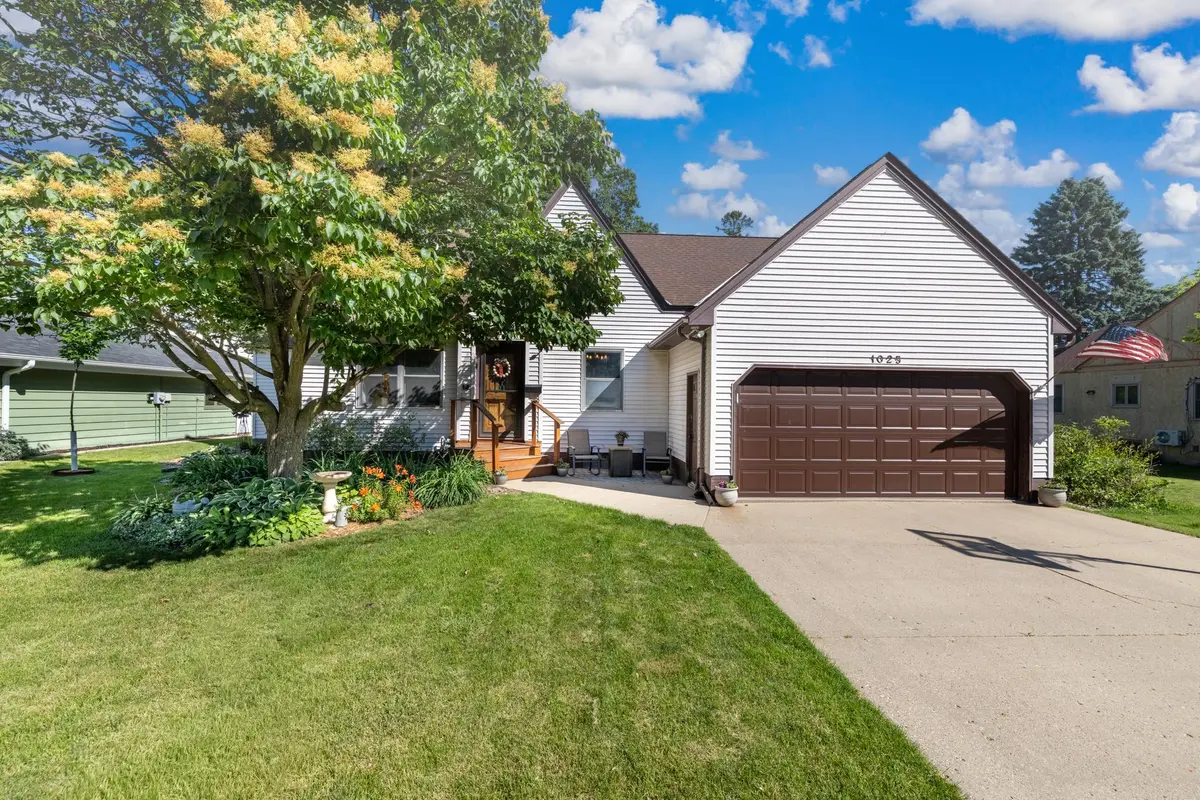 1025 3rd AVE S, Saint James, MN 56081