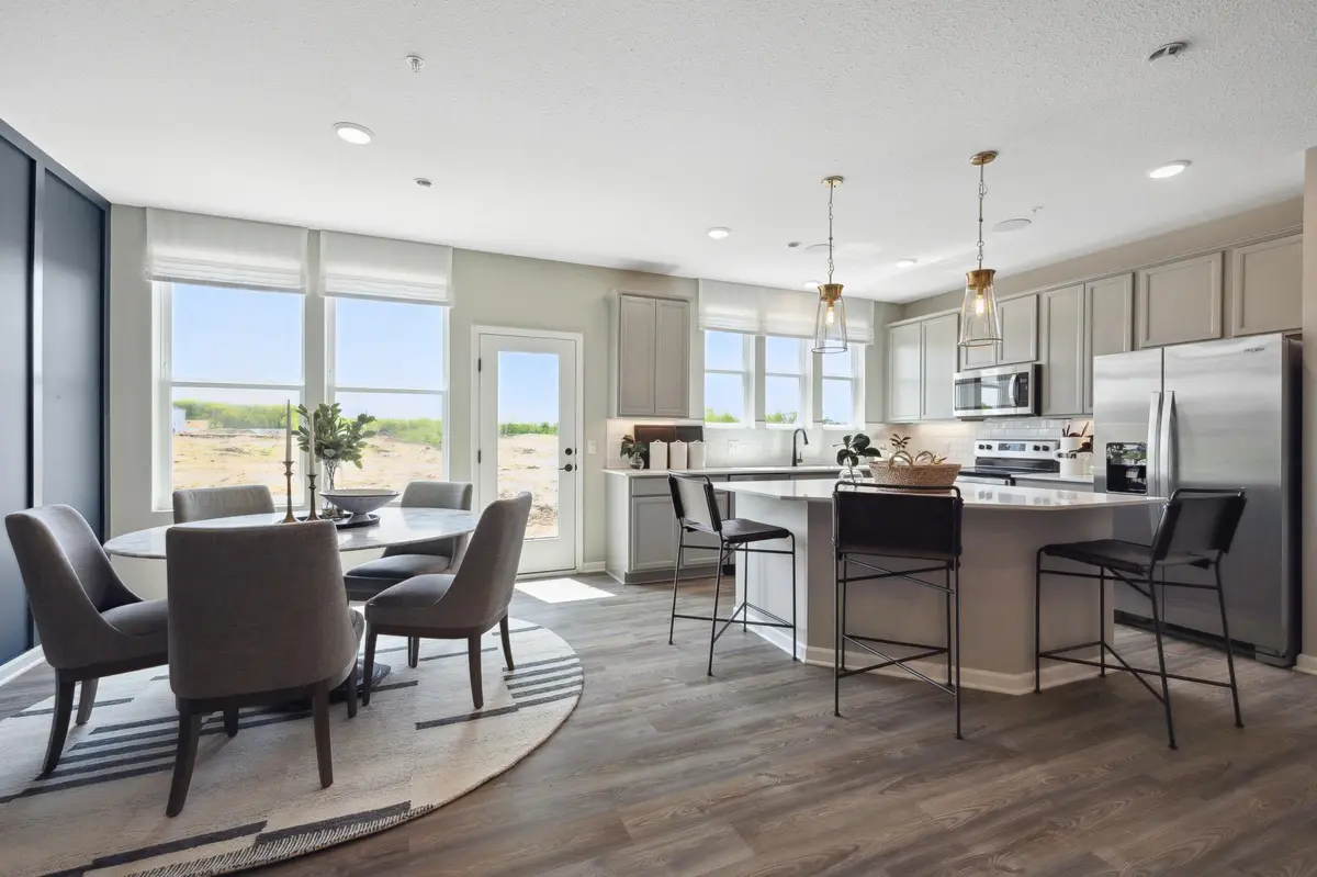 17962 Genoa DR, Lakeville, MN 55044