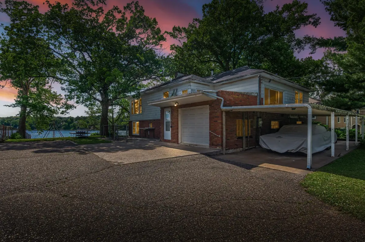 450 W Horseshoe DR, Shoreview, MN 55126