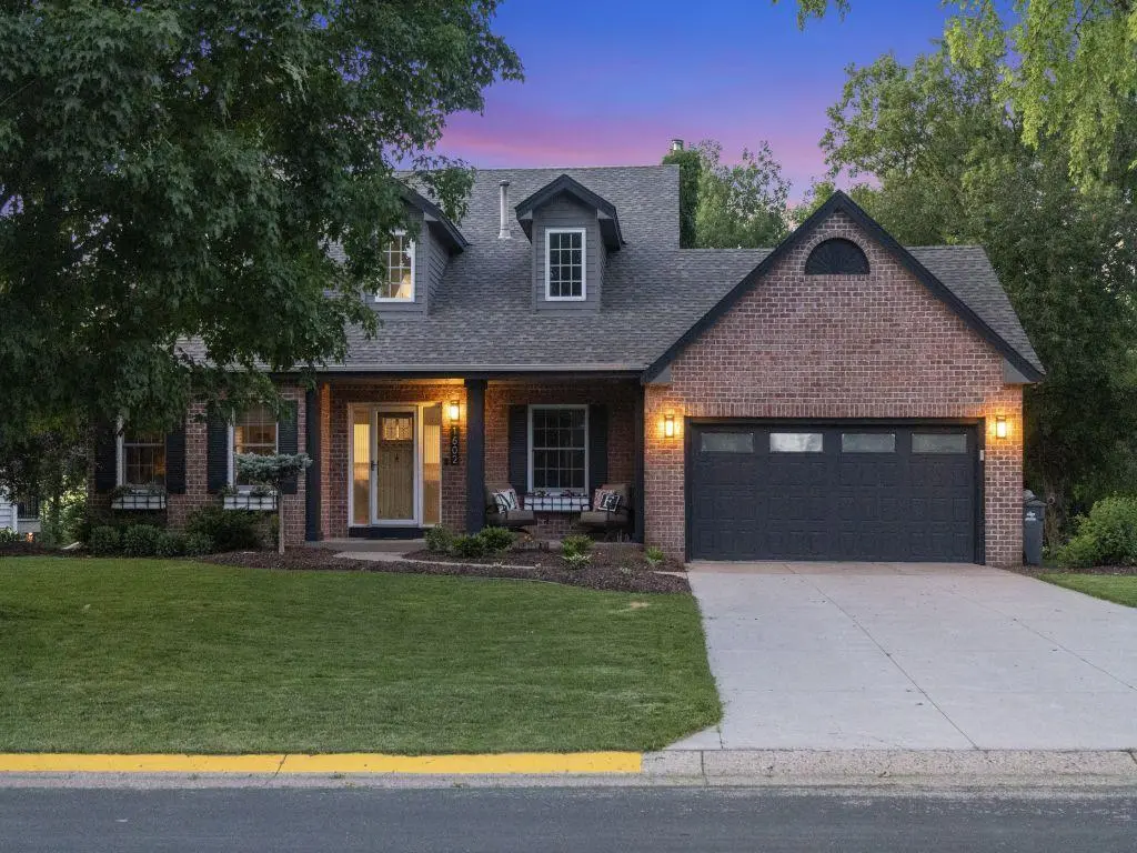 1602 Woodstone DR, Victoria, MN 55386