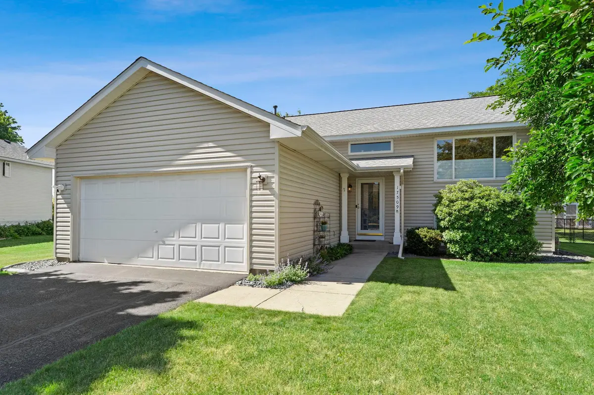 17509 Five Oaks DR, Farmington, MN 55024