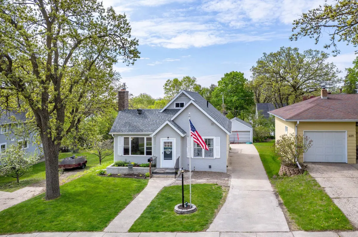 607 W Summit AVE, Fergus Falls, MN 56537