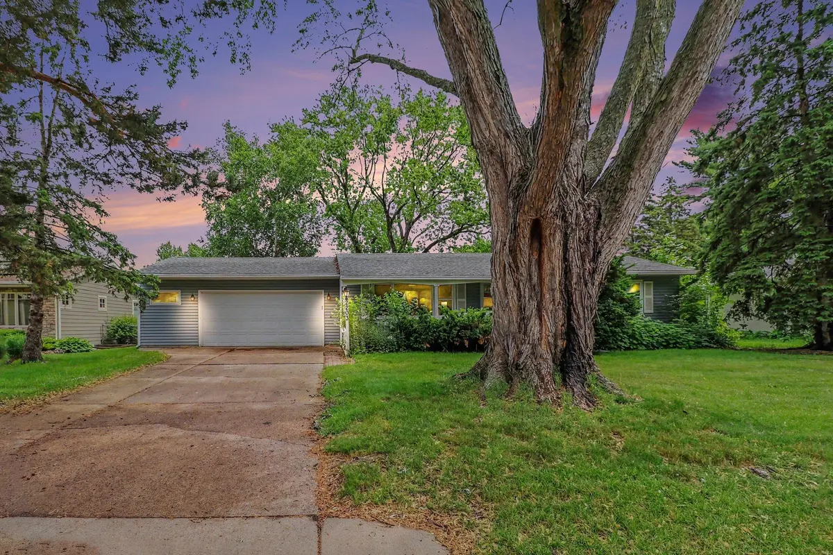 2203 Lakeaires BLVD, White Bear Lake, MN 55110