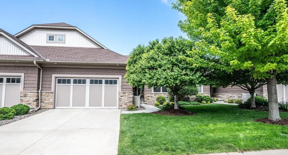 8619 Lake Riley DR, Chanhassen, MN 55317