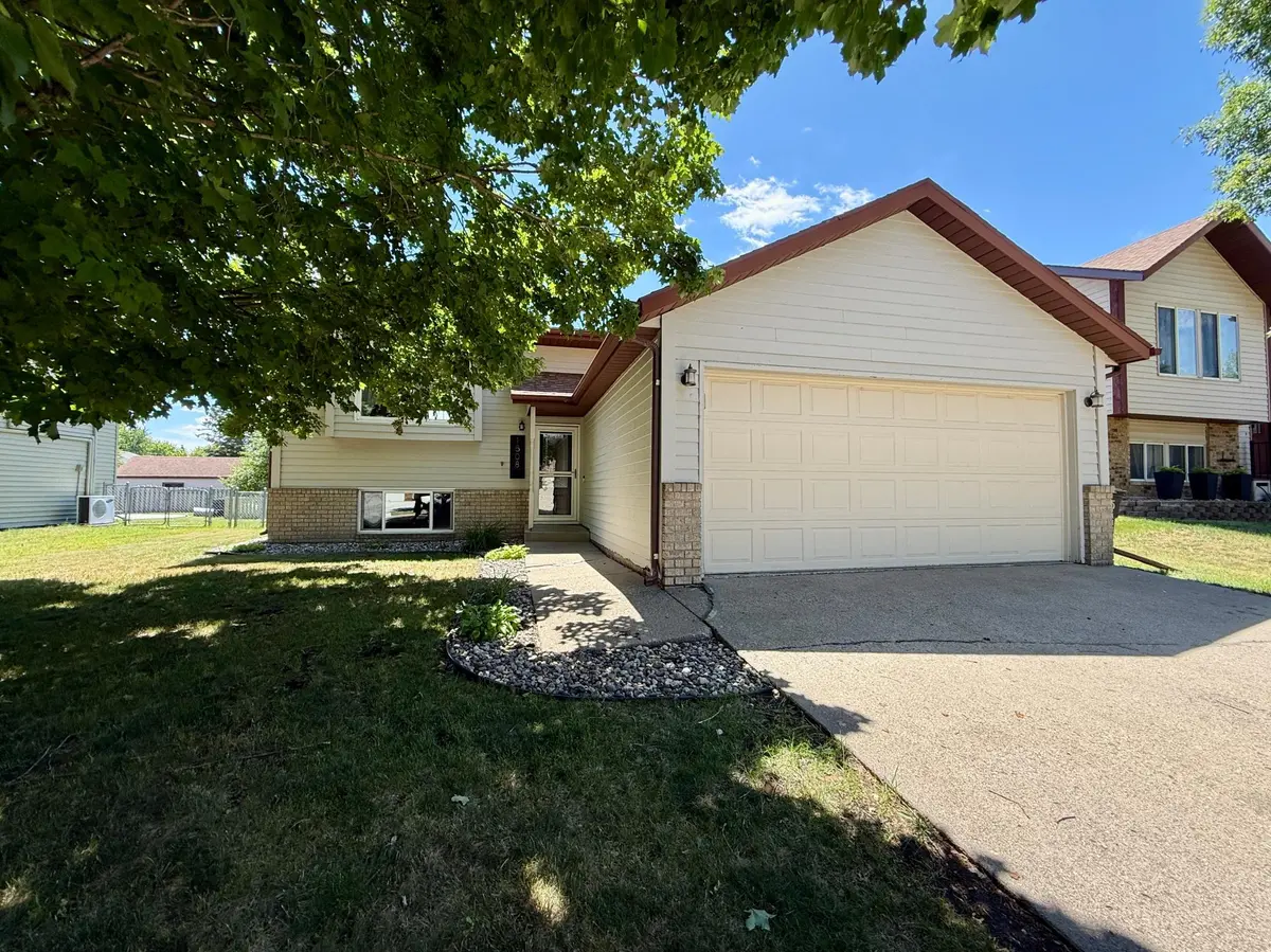 1508 36th AVE S, Fargo, ND 58104