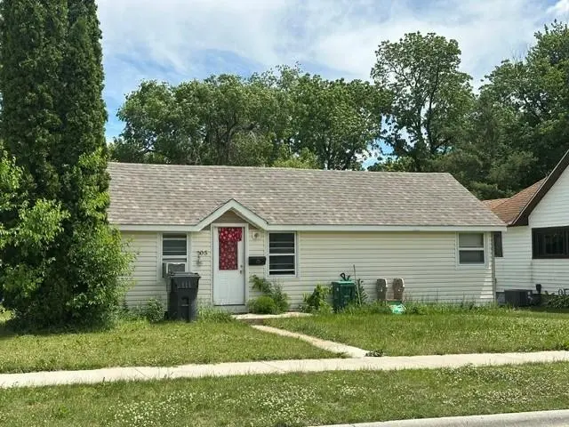 305 S 1st ST, Marshall, MN 56258