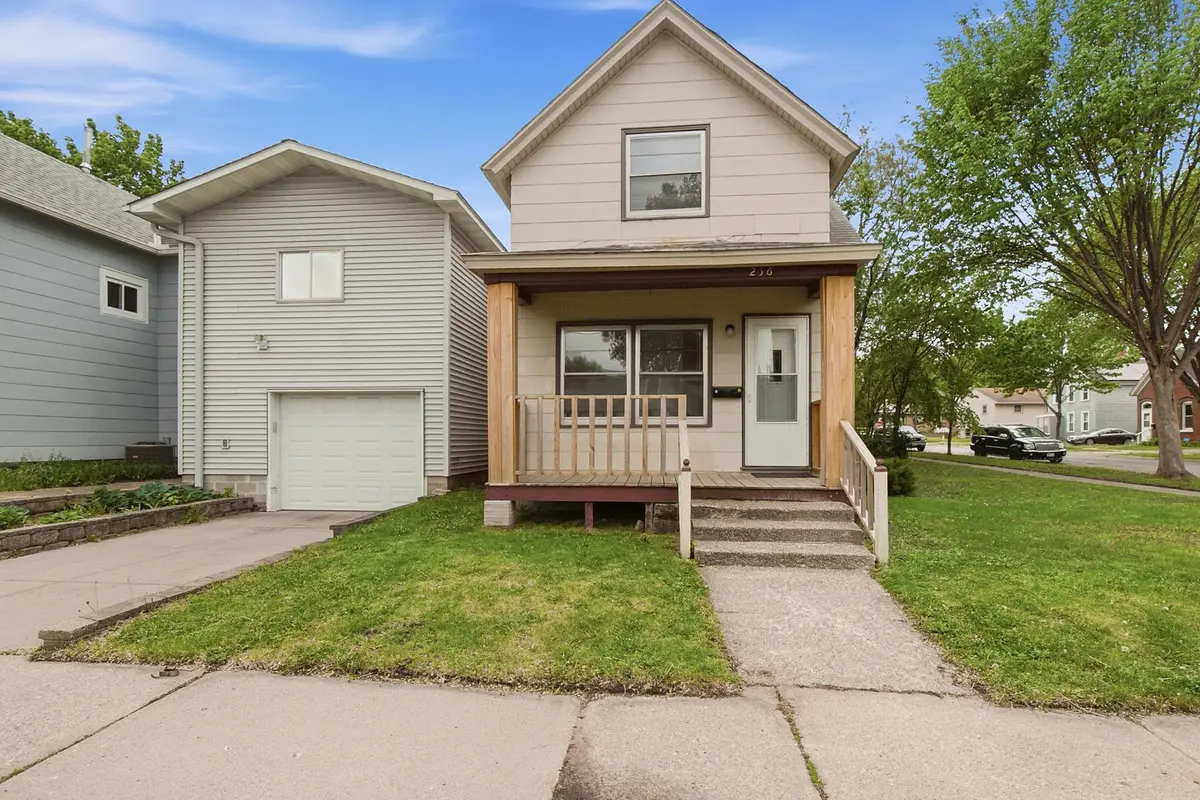 256 Rose AVE W, Saint Paul, MN 55117