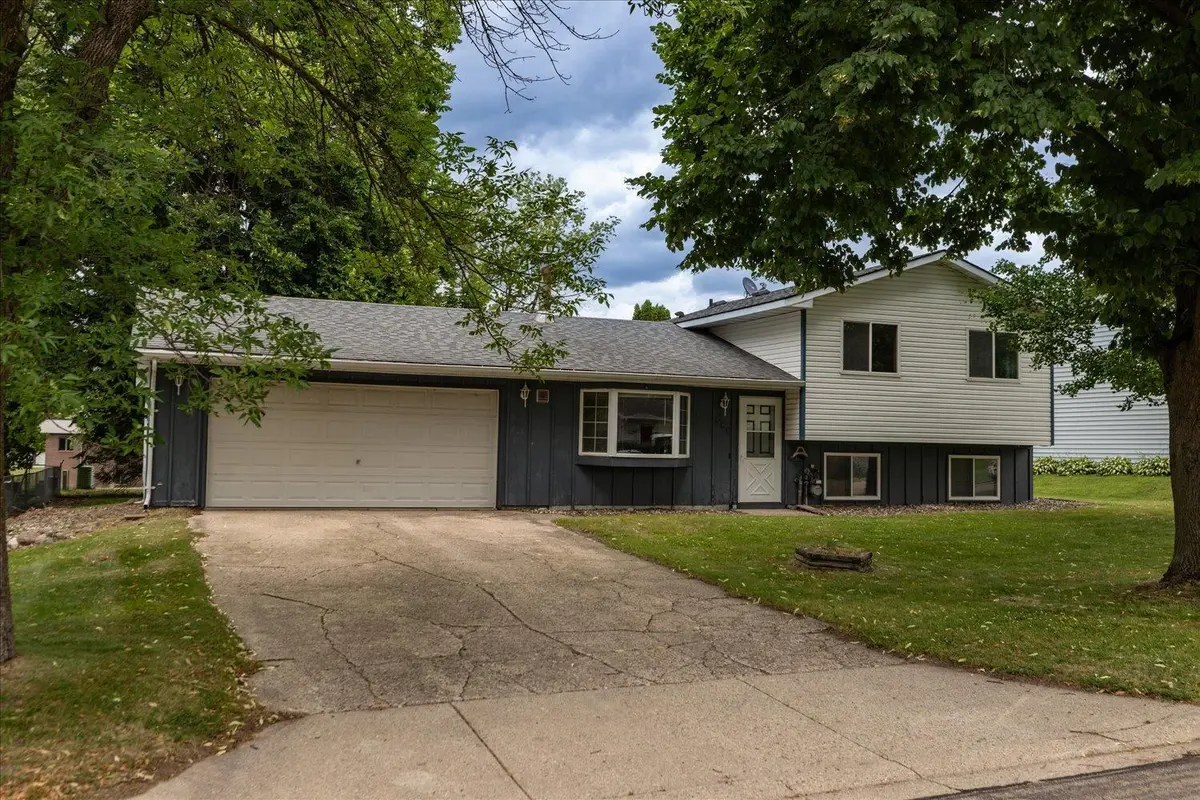 660 24th ST NE, Owatonna, MN 55060