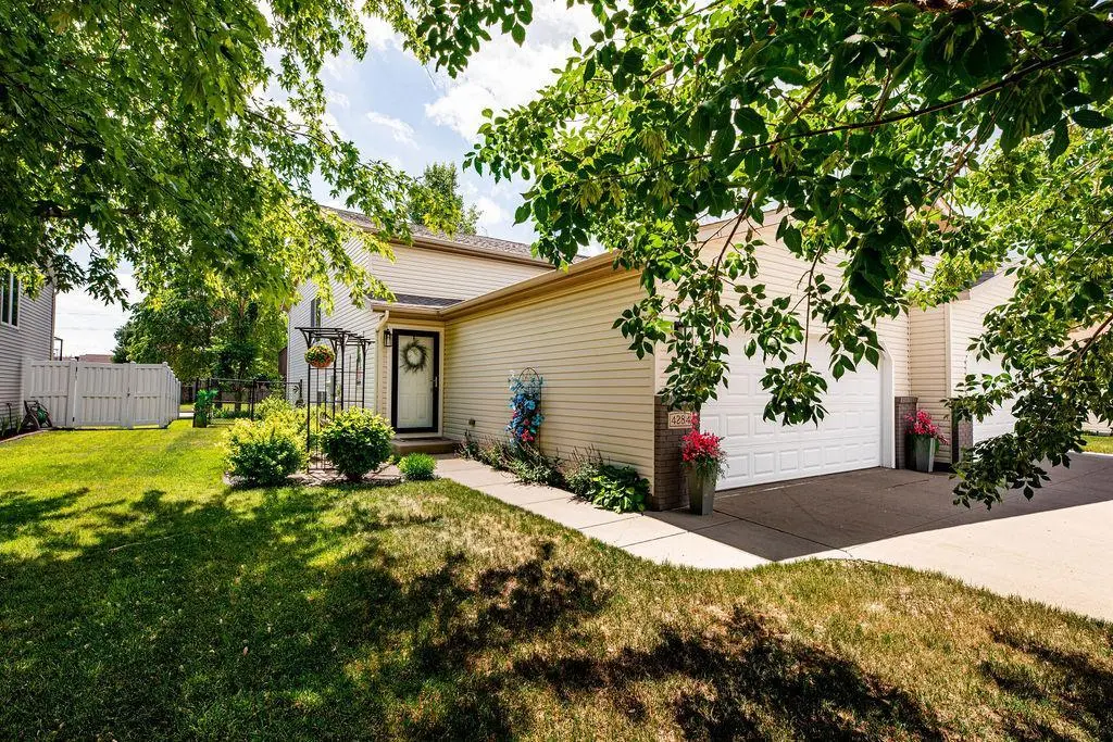 4284 39 1/2 AVE S, Fargo, ND 58104