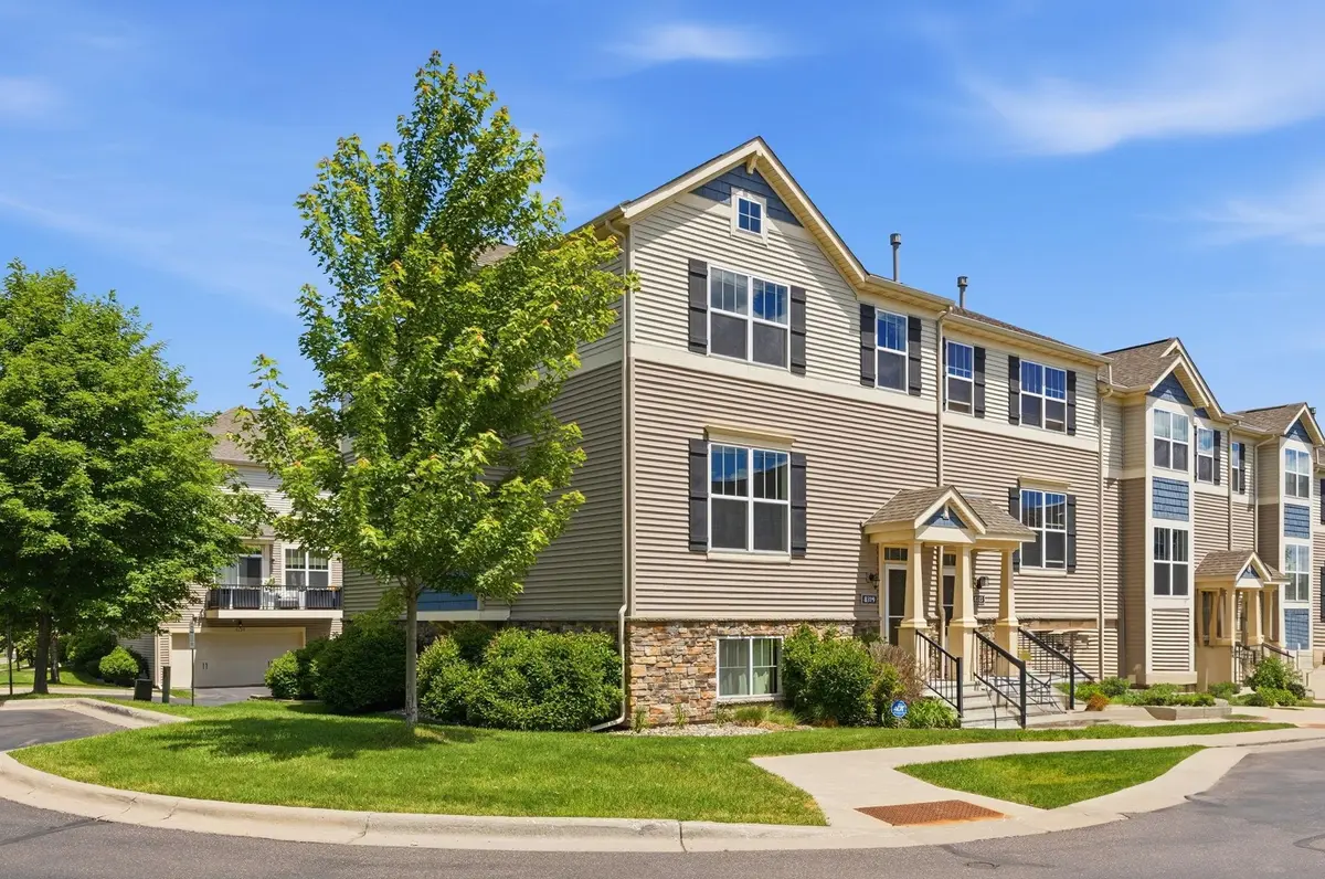 8319 Norwood LN N, Maple Grove, MN 55369