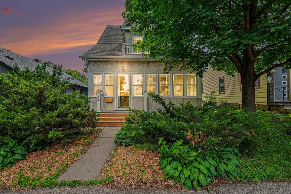 998 Minnehaha AVE W, Saint Paul, MN 55104