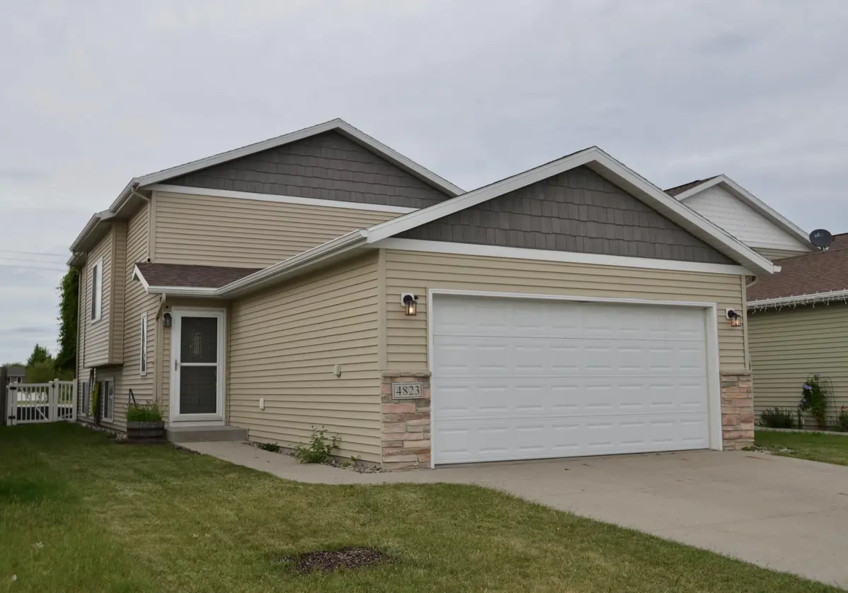 4823 50th AVE S, Fargo, ND 58104