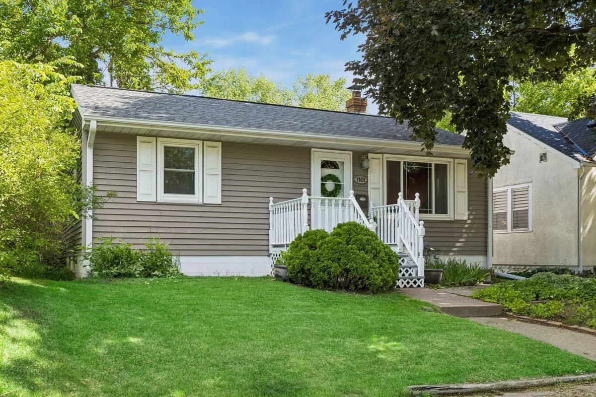 1923 Cottage AVE E, Saint Paul, MN 55119