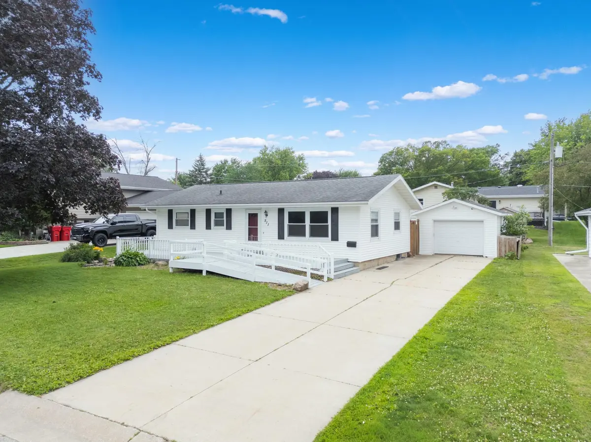 511 6th ST NE, Stewartville, MN 55976