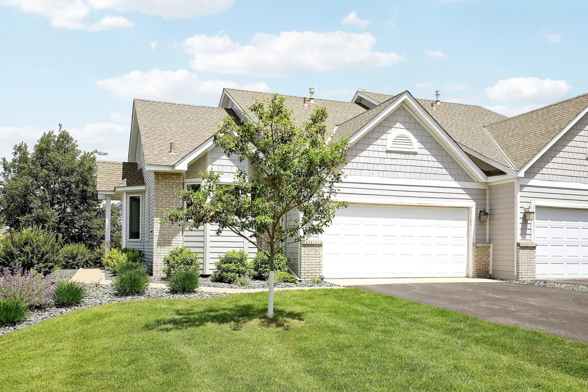 10926 Leaping Deer LN, Eden Prairie, MN 55344
