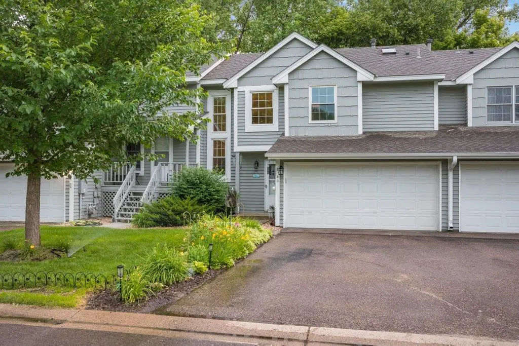 8133 Curtis LN, Eden Prairie, MN 55347
