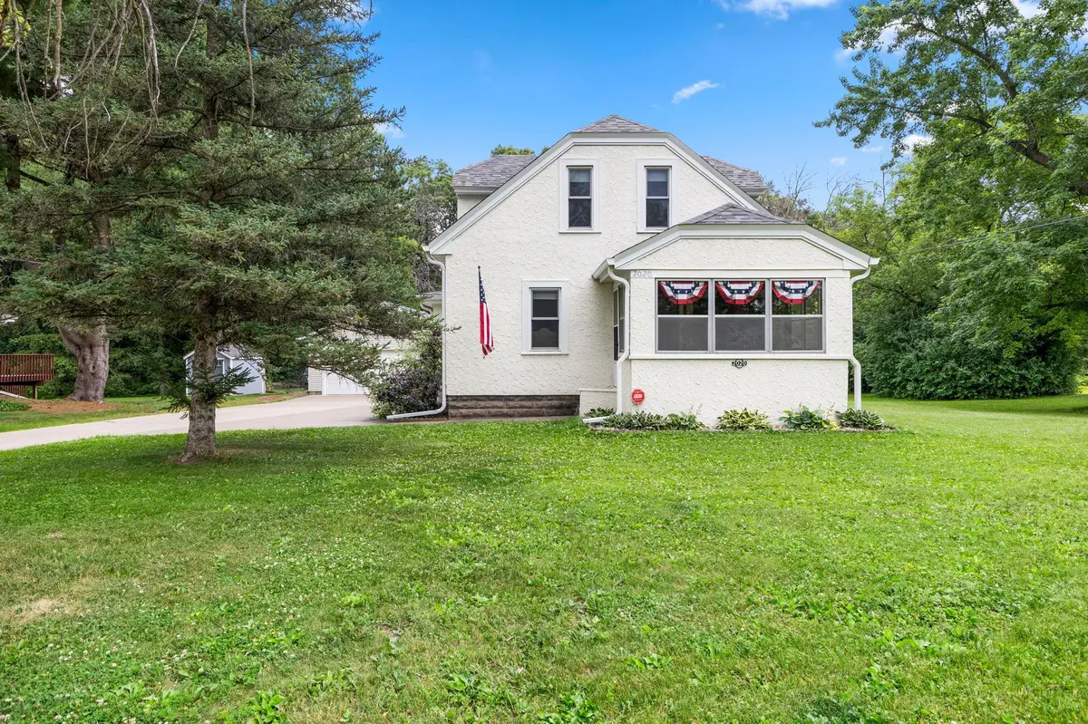 2020 Margaret ST N, North Saint Paul, MN 55109