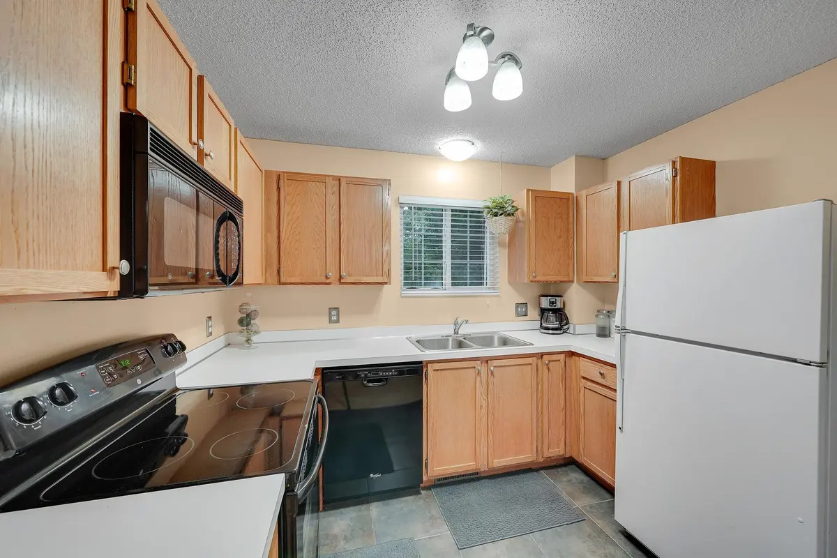9084 Terra Verde TRL, Eden Prairie, MN 55347