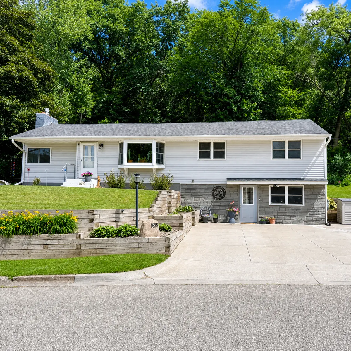 1629 Poplar DR, Red Wing, MN 55066