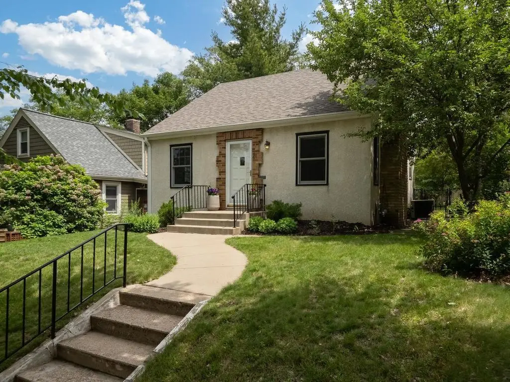 21 Queen AVE S, Minneapolis, MN 55405