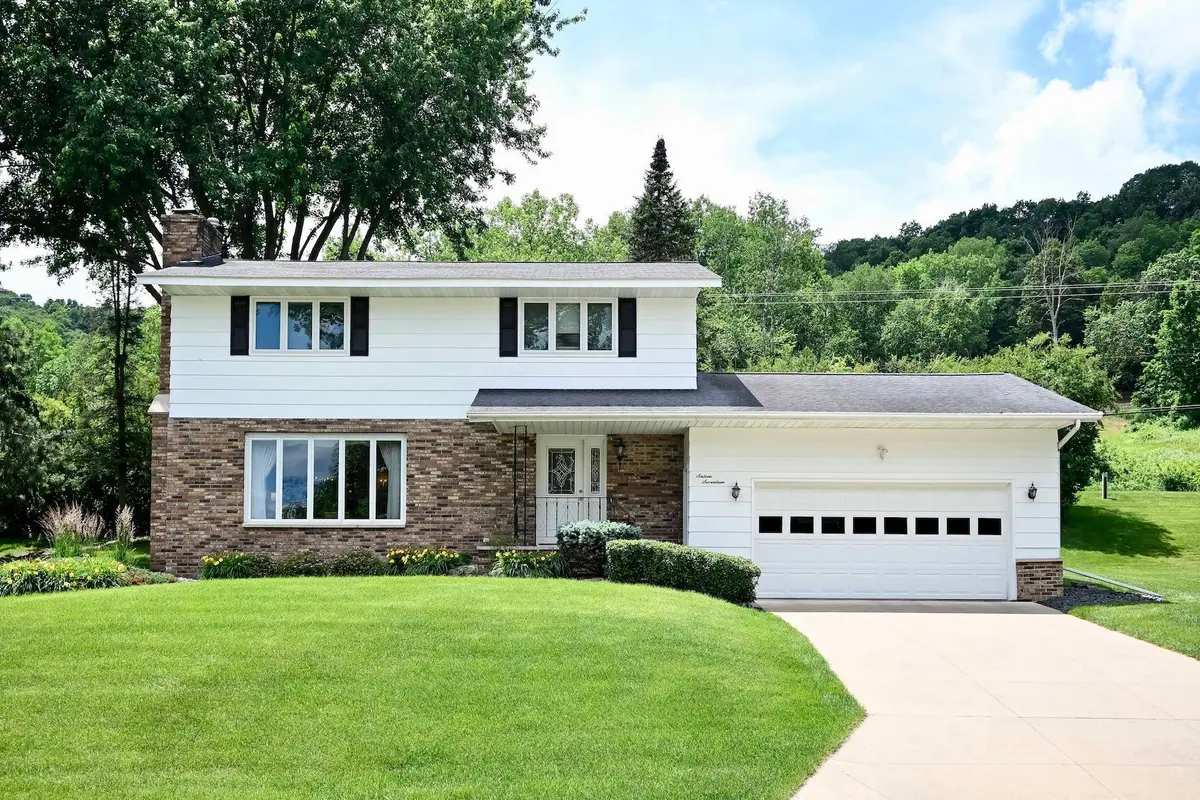 1617 Circle DR, Winona, MN 55987