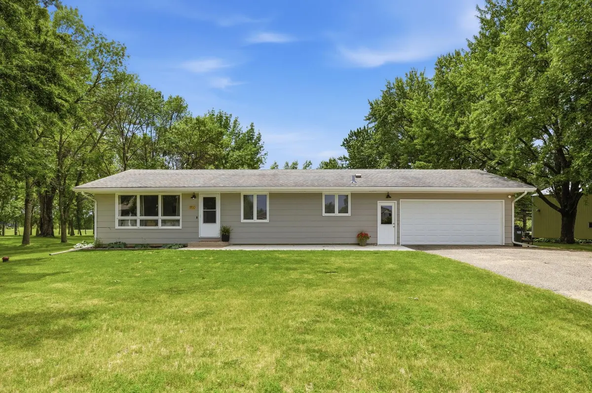 1150 13th AVE NW, Hutchinson, MN 55350
