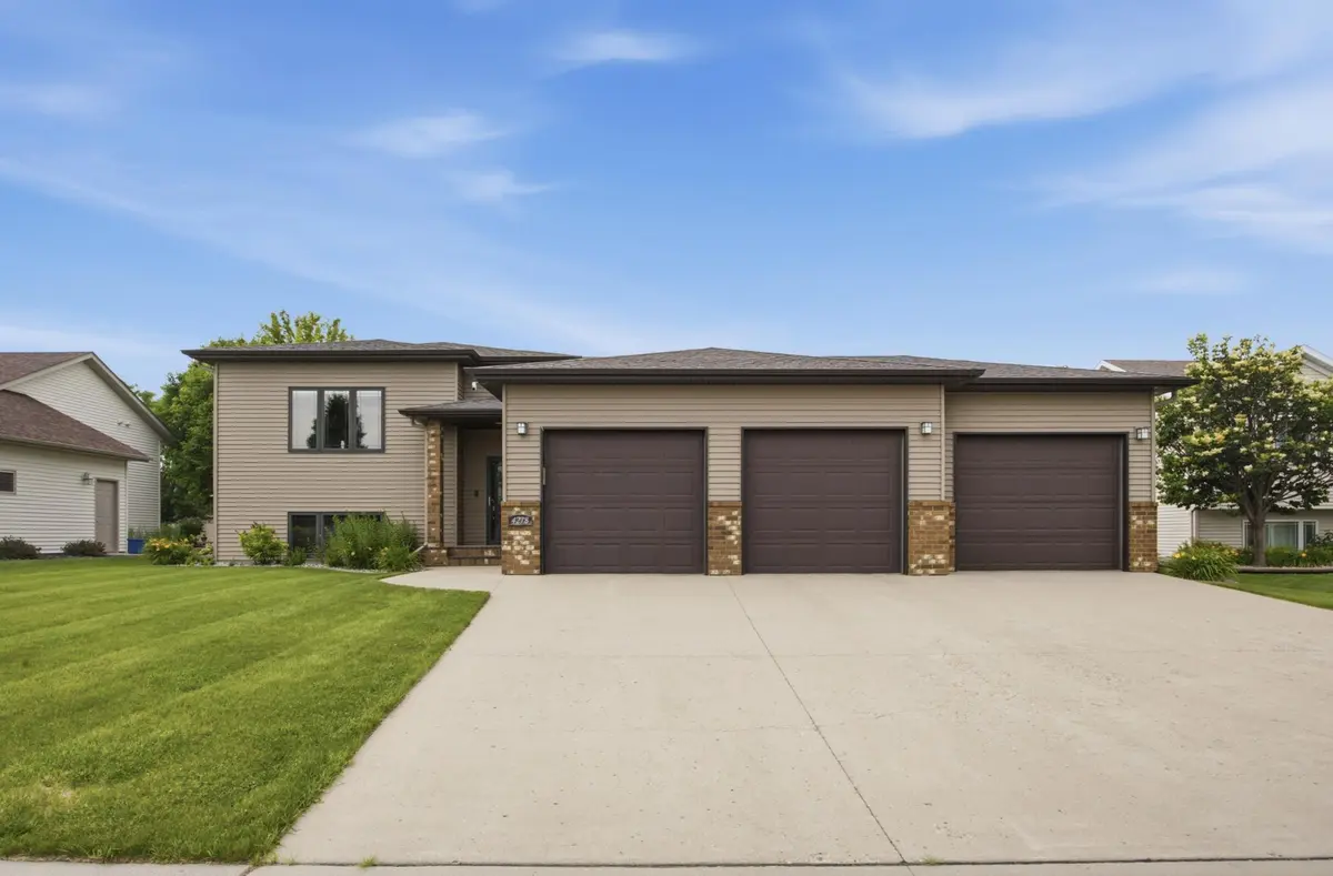 4278 54th ST S, Fargo, ND 58104