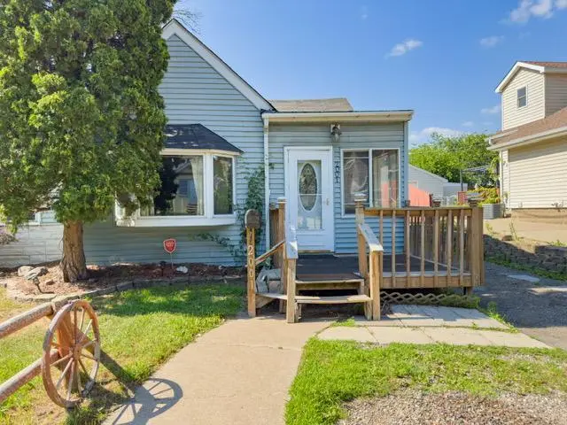 2001 Nortonia AVE, Saint Paul, MN 55119