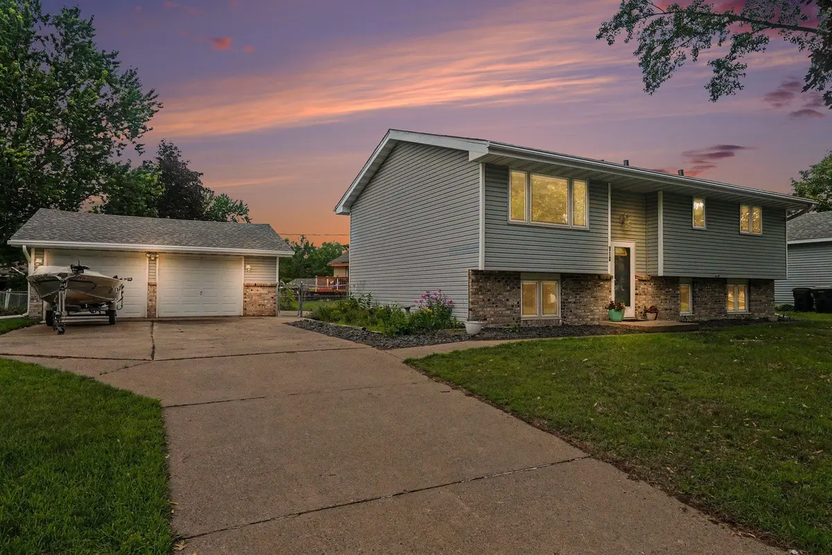 810 Sunny LN, Anoka, MN 55303