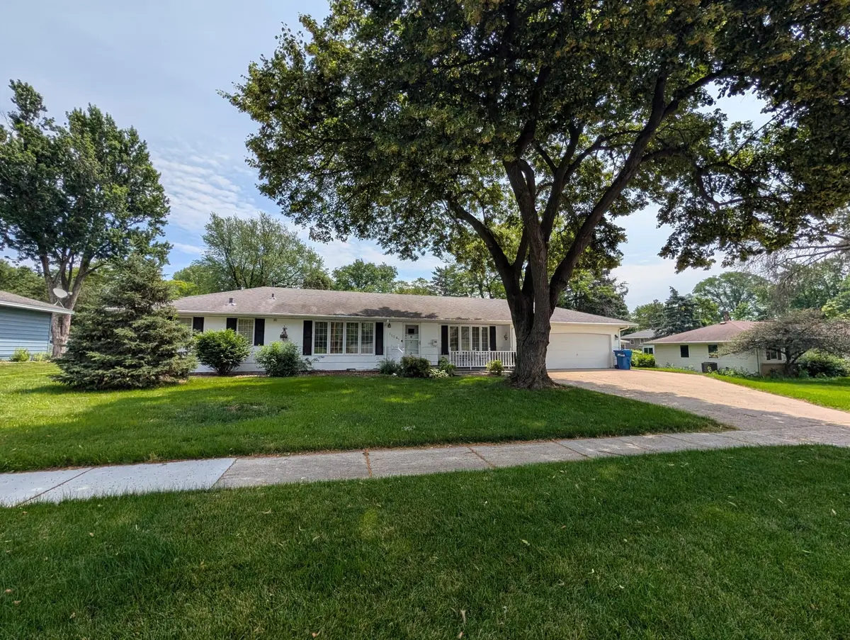 11041 France AVE S, Bloomington, MN 55431
