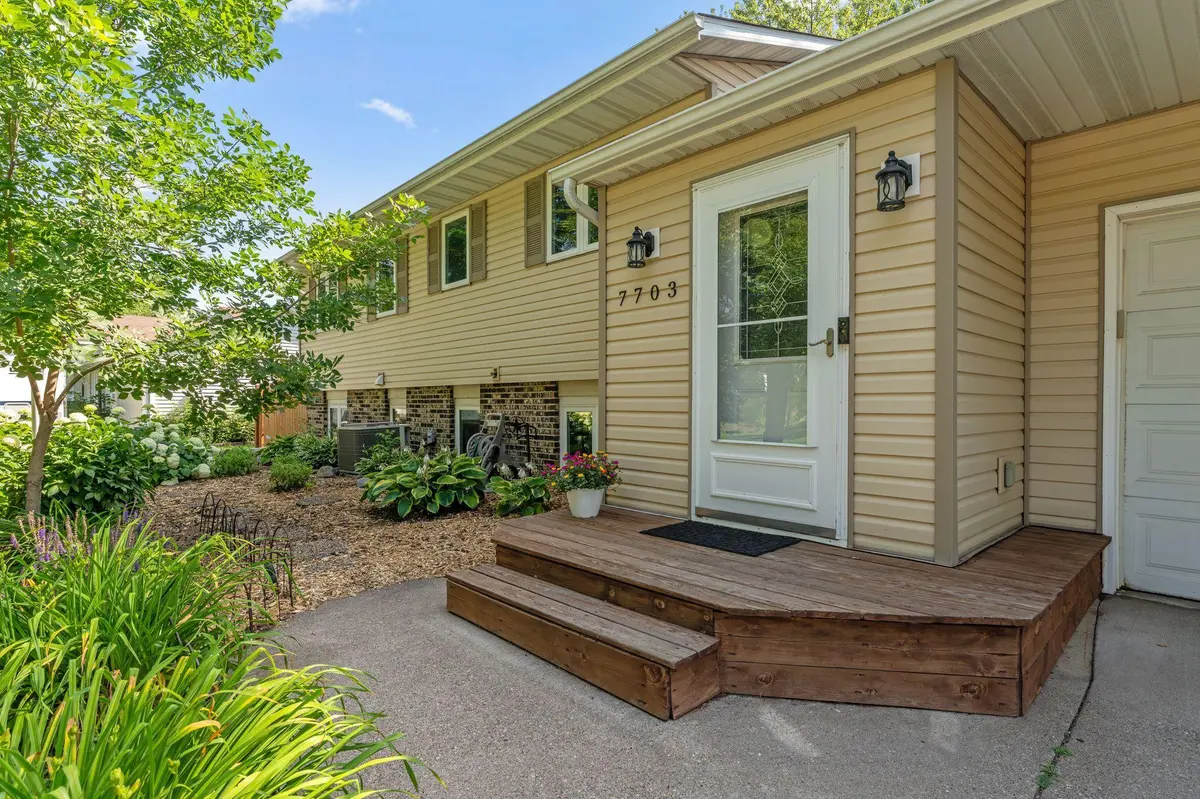 7703 Ivystone AVE S, Cottage Grove, MN 55016