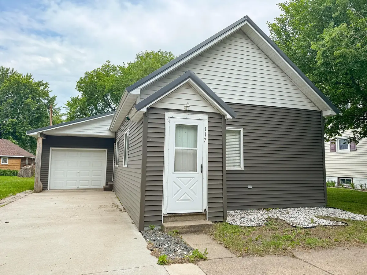 117 3rd ST NE, Barnesville, MN 56514