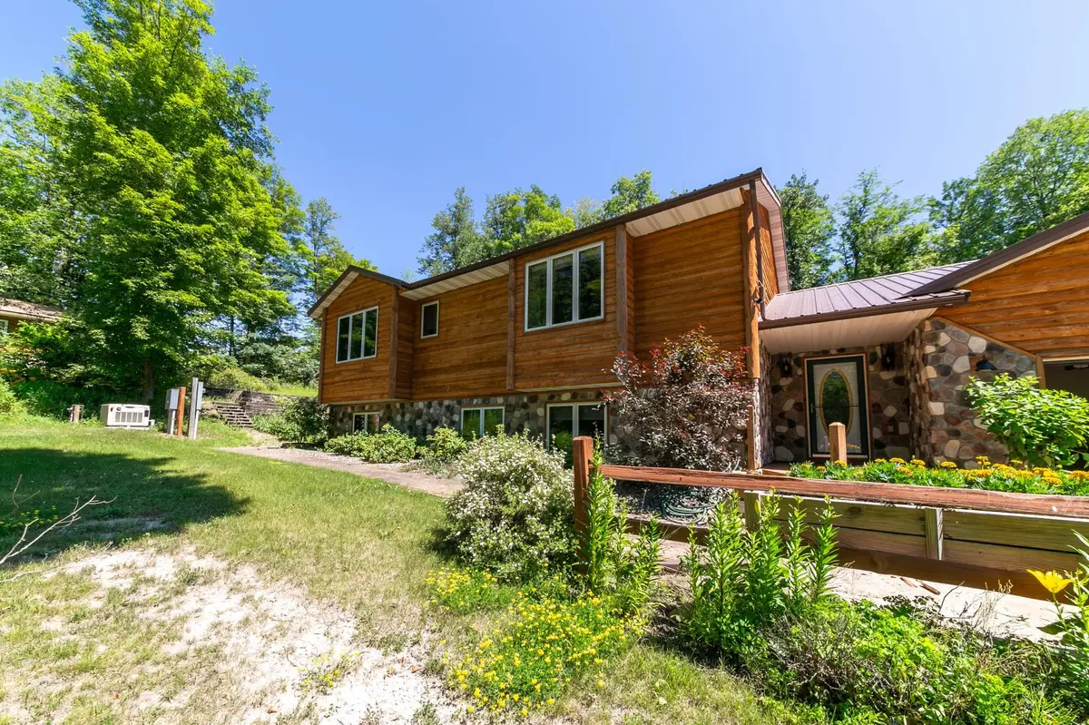 23354 Stark RD, Cohasset, MN 55721