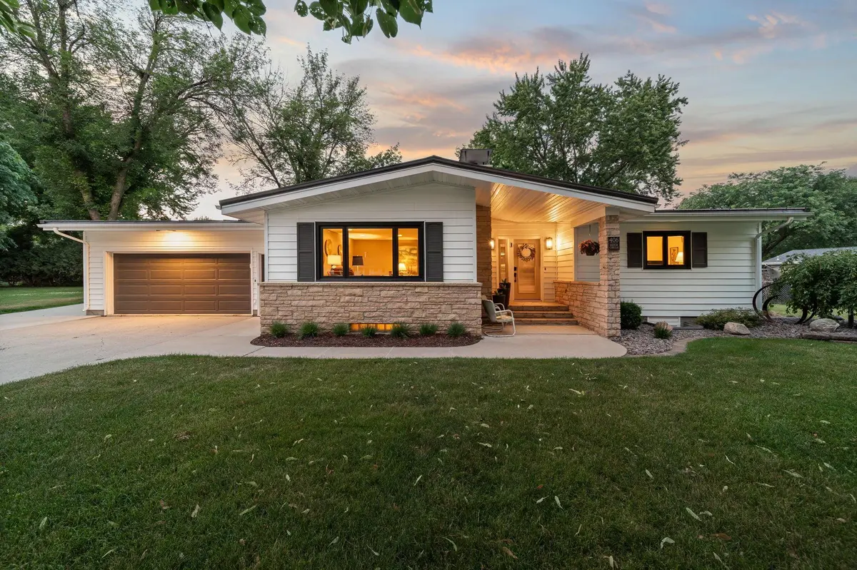 406 Ridge CIR, Albert Lea, MN 56007