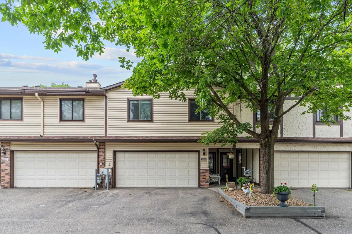 8545 Maplebrook Pkwy N, Brooklyn Park, MN 55445