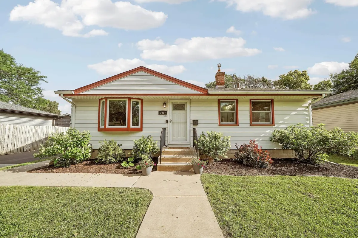 2017 Villard AVE, Saint Paul, MN 55116