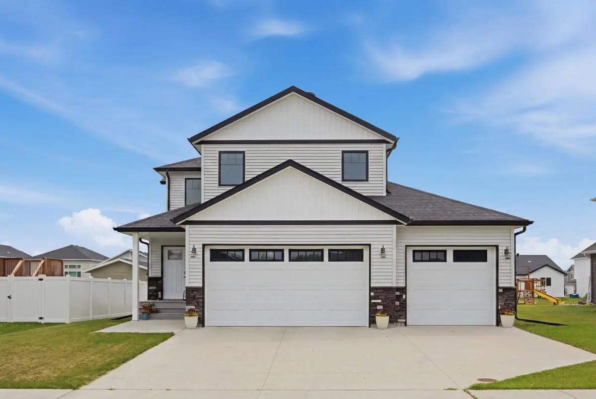 504 6th ST E, Horace, ND 58047